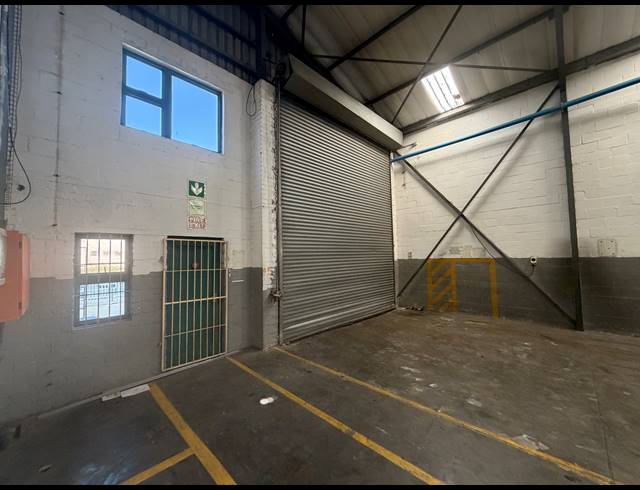 1,200M² WAREHOUSE TO LET IN BLACKHEATH INDUSTRIAL